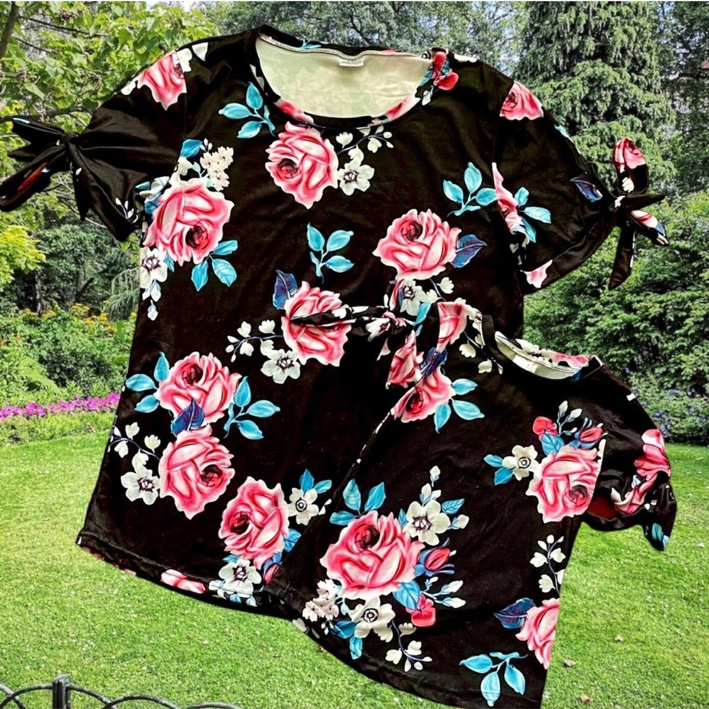 Mommy/Daughter Shirts: Black w/Roses & Arm Bows! (Mama 1X/2XL & Girl 4T-6T)